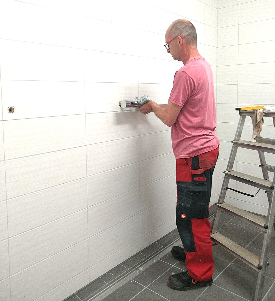 Dusche Mädchen Sporthalle Weberstraße