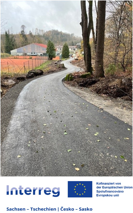 Radweg hinter SoliVital-mit Förderhinweis