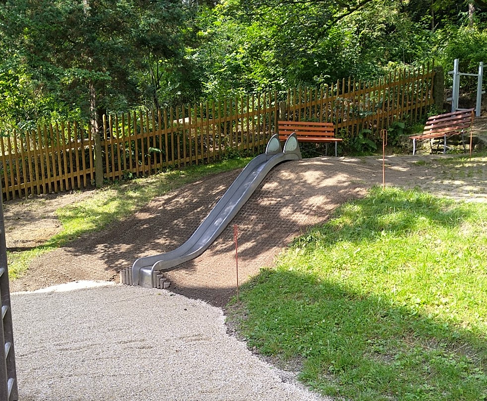 Rutsche Spielplatz GS Schandauer