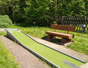 Minigolf neue Bänke April 2024