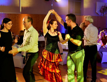 SEB tanzt Blumenball